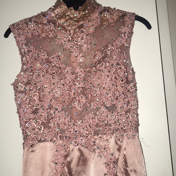 Prom dress - Picture 1 of 5